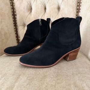UGG Kingsburg Black Suede Bootie